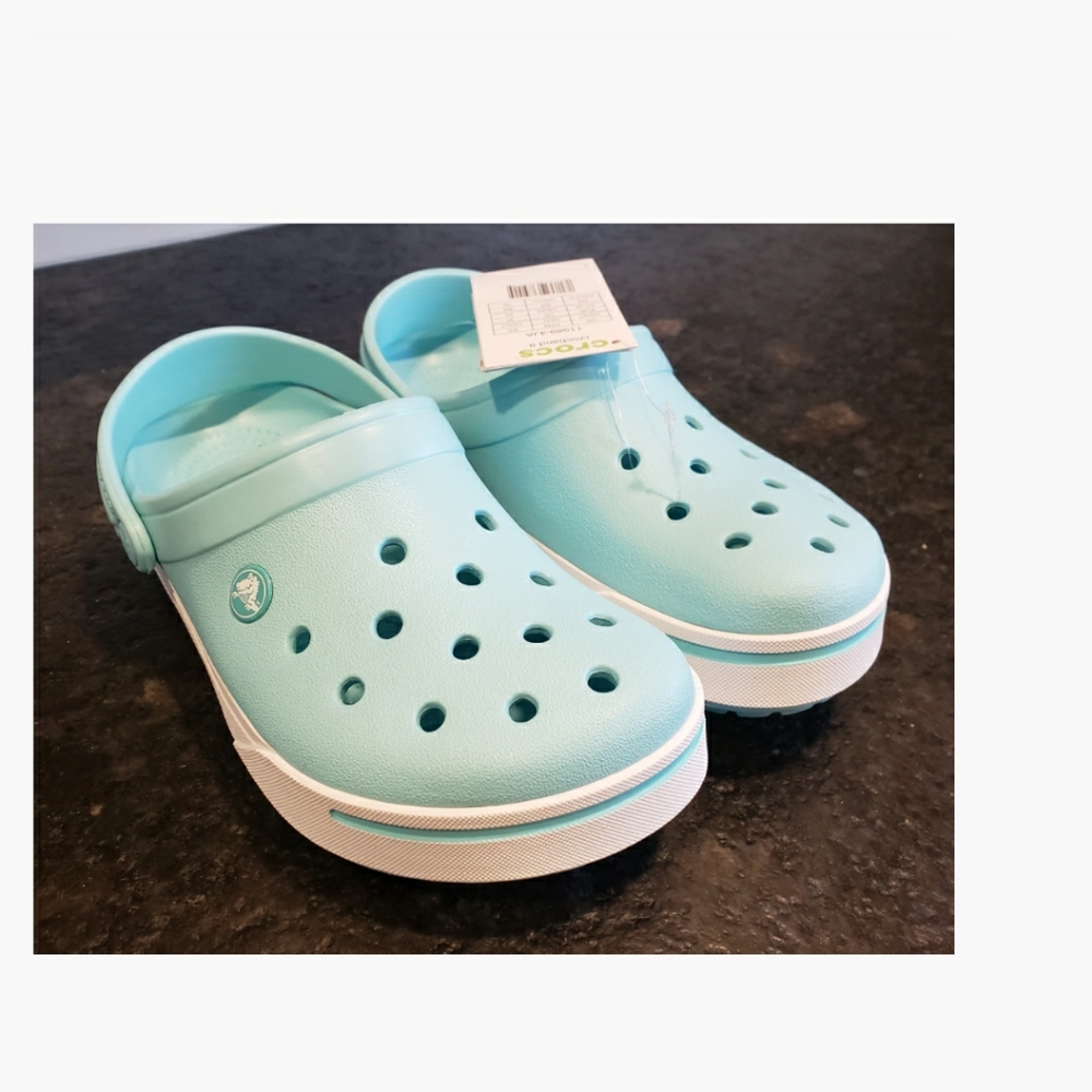 NEW: Crocs Sandal sz 7 women